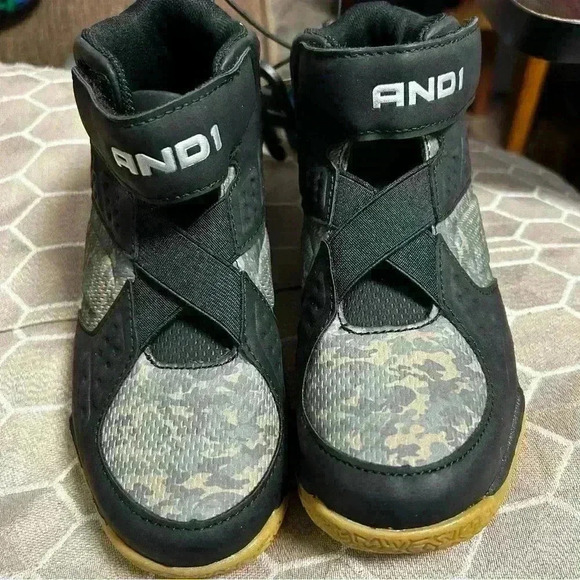 BNWT Size 4 Boys AND1 B-Side Hightop Basketball Sneakers Velcro Trendy Camo - Picture 4 of 4